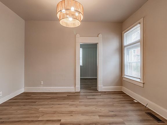 4th image of 410 SE 2nd St #2
