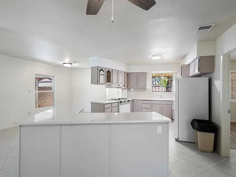 5742 N 12th Pl #5742 N 12TH — Photo 7