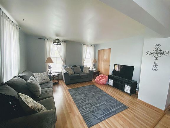 5th image of 1403 Smith St