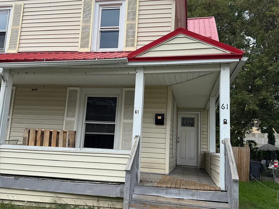 61 Endicott Ave #61