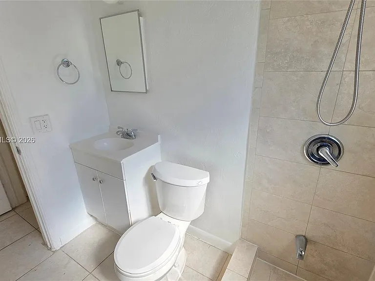 7629 Dickens Ave #7 — Photo 21