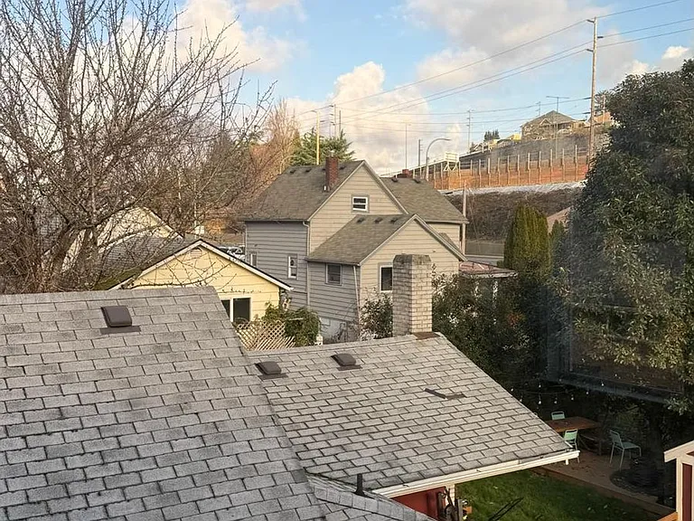 516 Wells Ave S — Photo 1