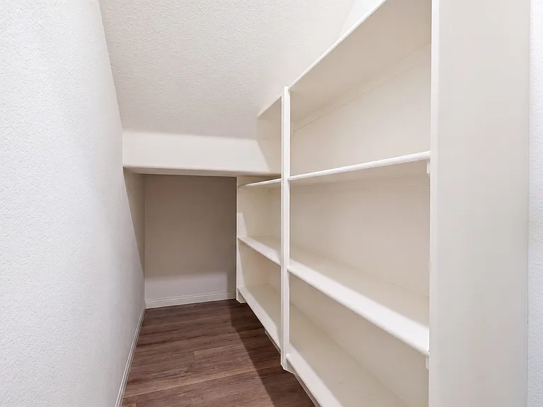 1502 Brianna Falls Dr — Photo 32