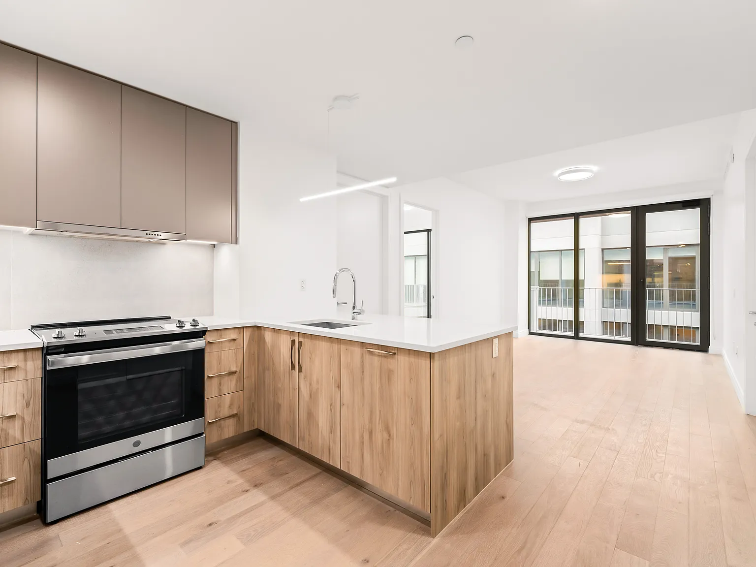 255 Lorimer Street — Photo 2