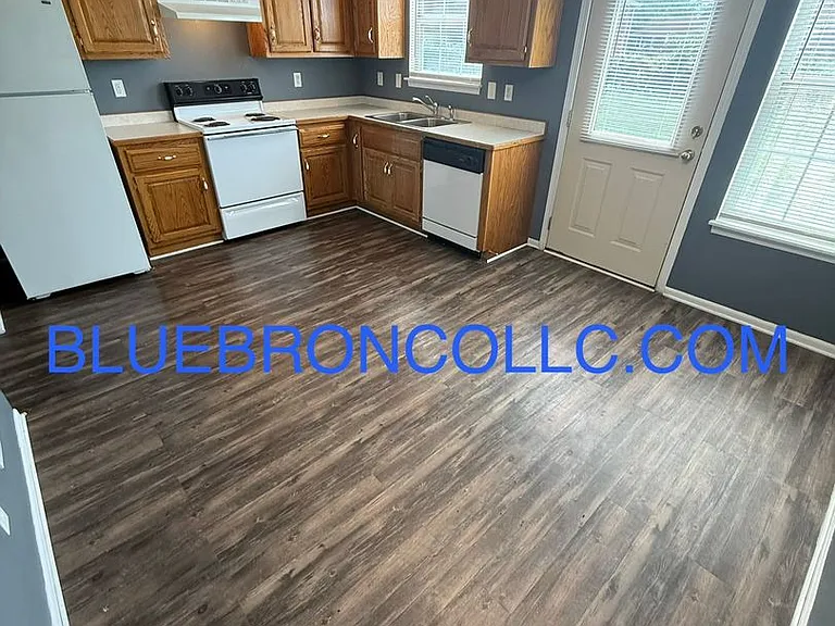 621 Willow Ln #B — Photo 3