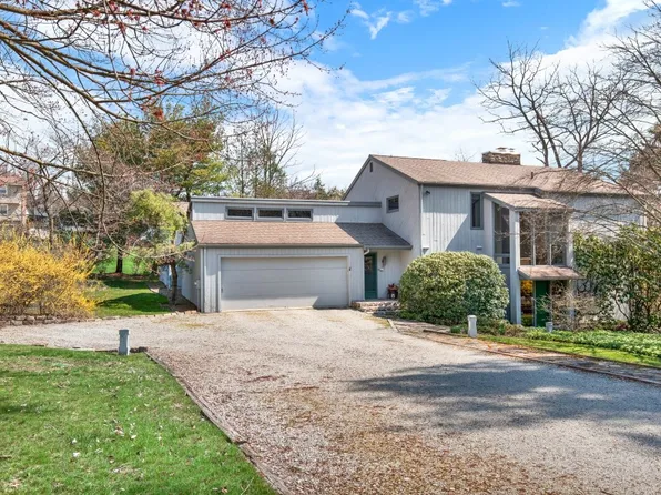 29 Woodstone Dr, Greensburg, PA 15601