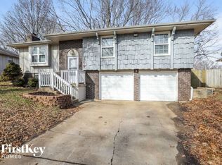 109 SW Sandstone Dr, Blue Springs, MO 64014