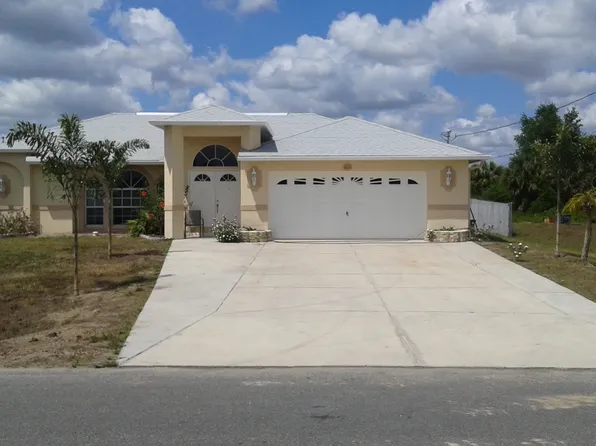 826 Sea Urchin Cir, Fort Myers, FL 33913