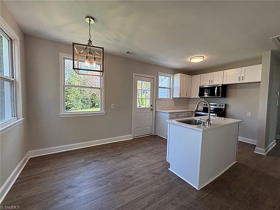 3rd image of 1331 Revere Rd