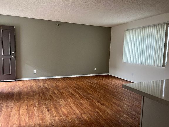 4th image of 14032 Cordary Ave APT 21