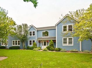 211 Washington Rd, Lake Forest, IL 60045