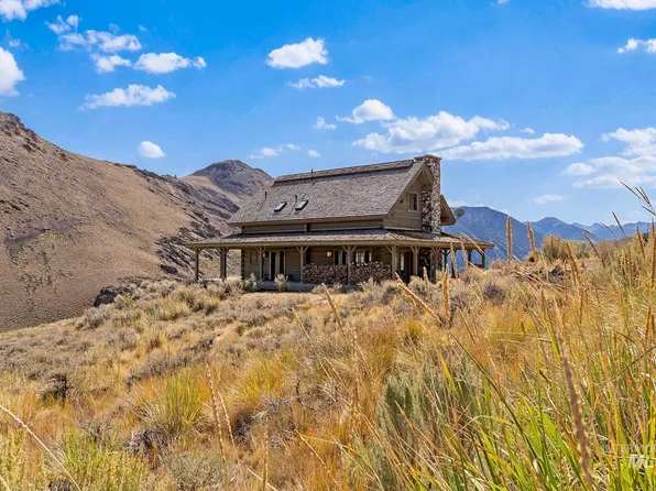 4777 Twin Bridges Rd, Mackay, ID 83251