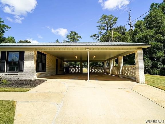 3rd image of 405 Wilson Dr