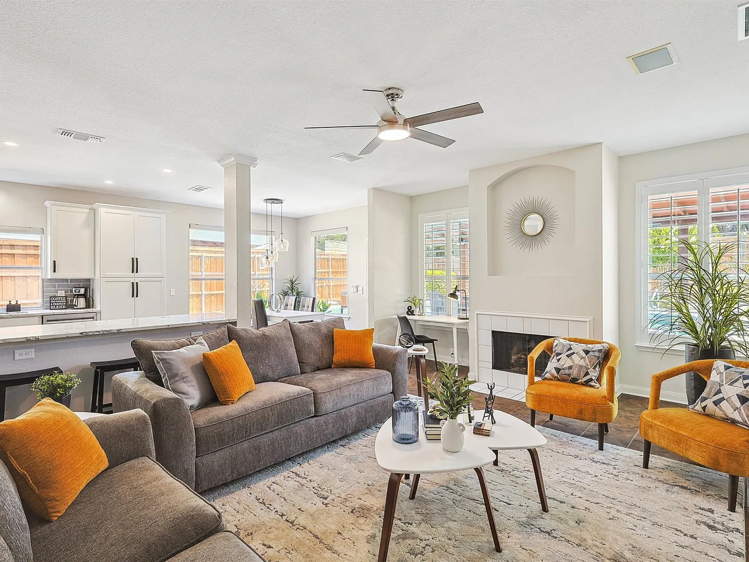 5 bed, 2.5 bath, 2864 sqft, $8,950 — Photo 2