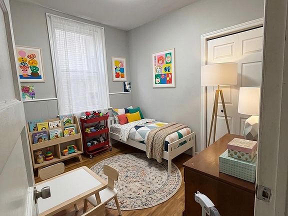 3rd image of 221 Stinson St #1