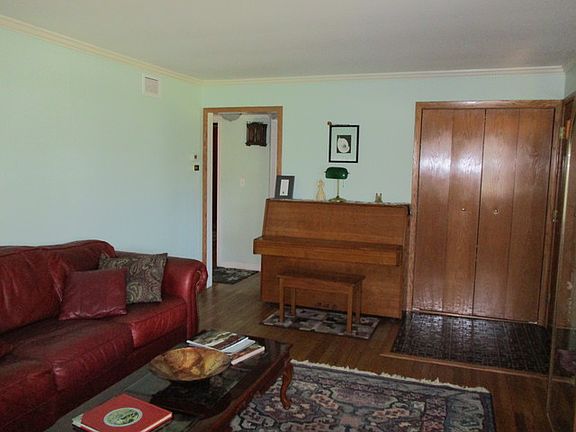5th image of 2420 Dora St