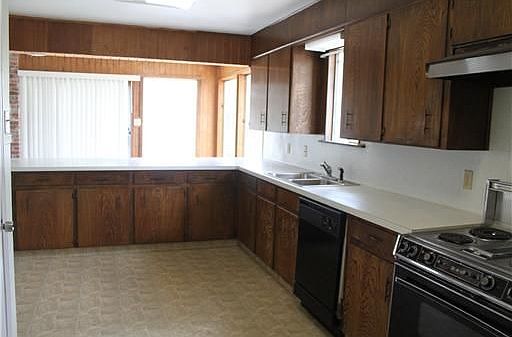 2nd image of 625 Chamberlain St
