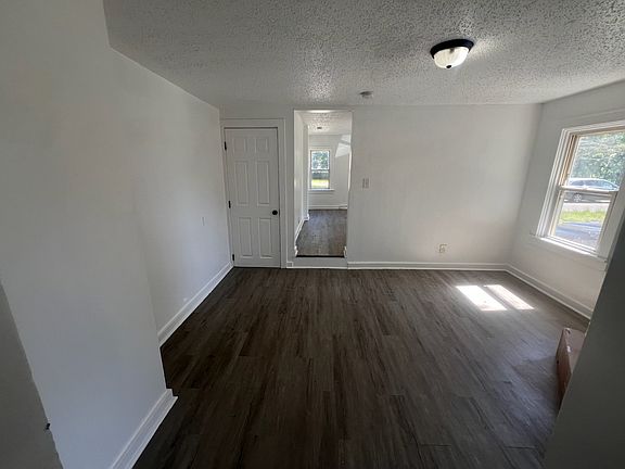 3rd image of 109 W Buck St