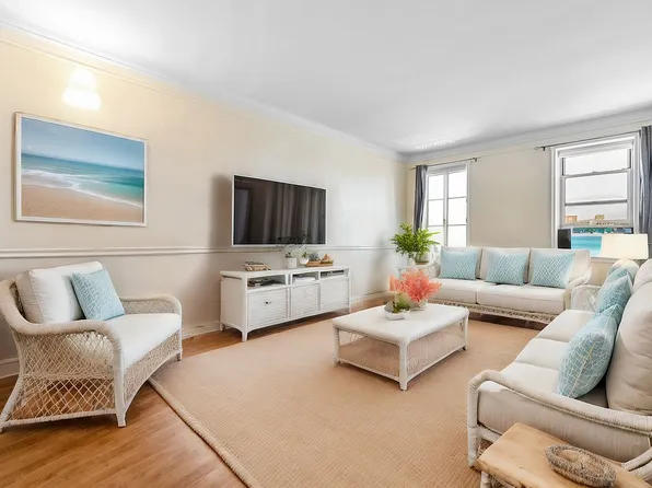 63-109 Saunders St APT E13, Rego Park, NY 11374