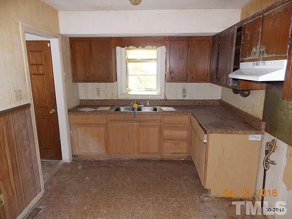 4th image of 412 Plaza Dr