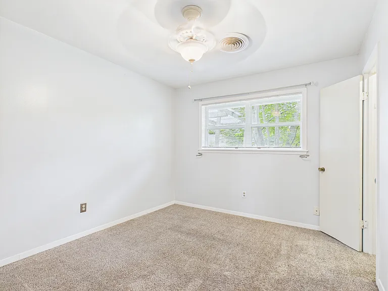 1402 Village Dr — Photo 13