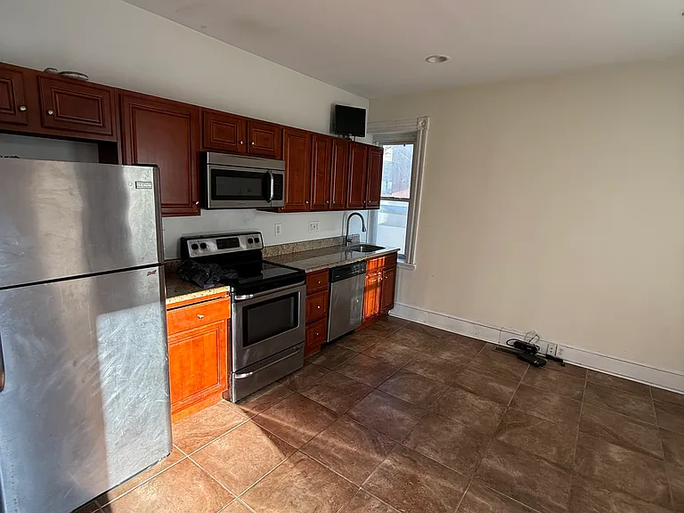 438 N 34th St #1F — Photo 4