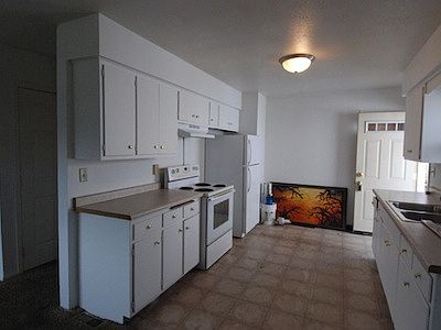 3rd image of 893 Desoto St #2