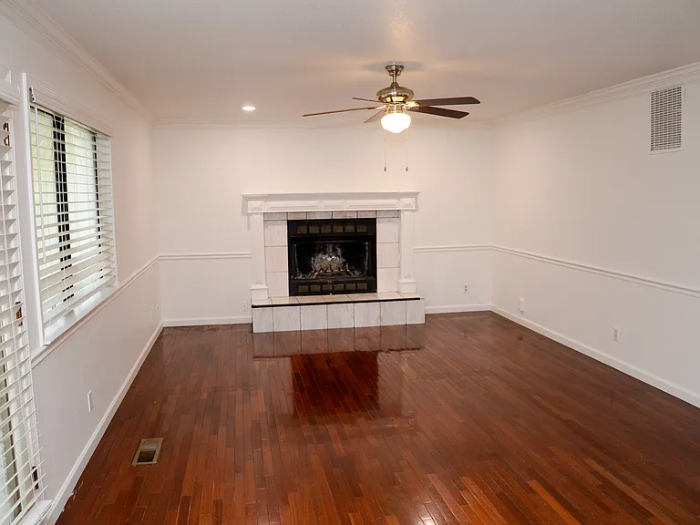 1800 Nora Dr — Photo 2