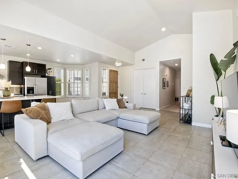 17586 Bocage Point — Photo 9