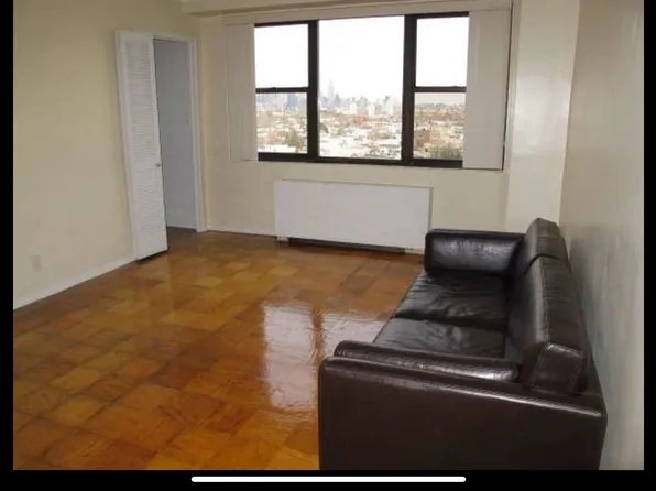 201 Saint Pauls Avenue image 3 of 6