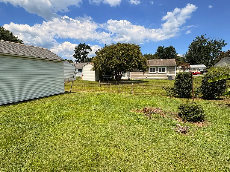 1821 Andrews Blvd — Photo 12