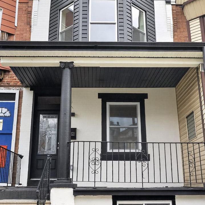 1st image of 3121 N Taylor St