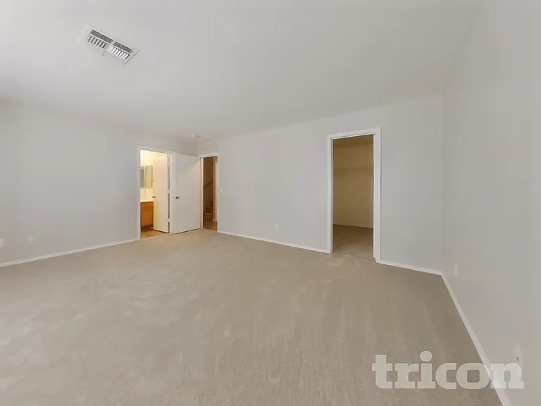12510 W Scotts Dr — Photo 7