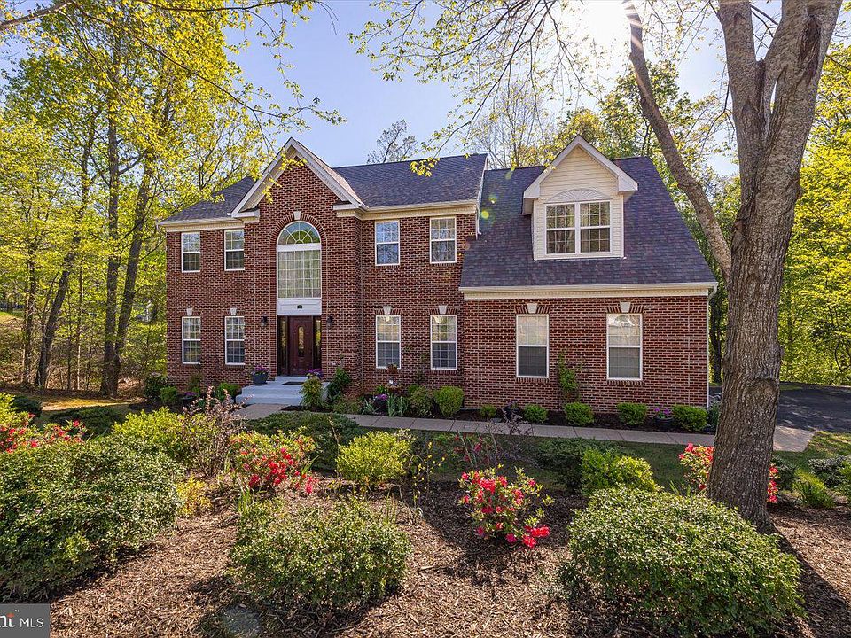 1st image of 50 Crestwood Ln