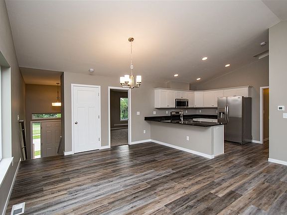 5th image of 1155 Franklin Dr