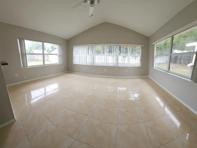 603 Powell St — Photo 10