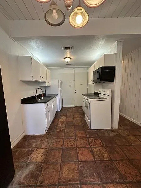 1 bed, 1.0 bath, 744 sqft, $1,100 — Photo 4