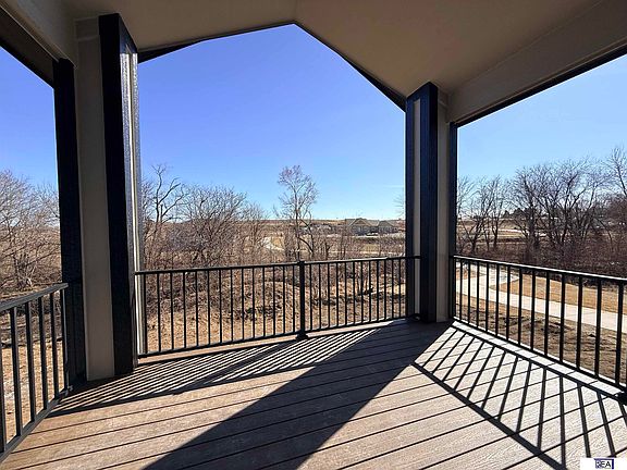 5th image of 613 Valley Rd