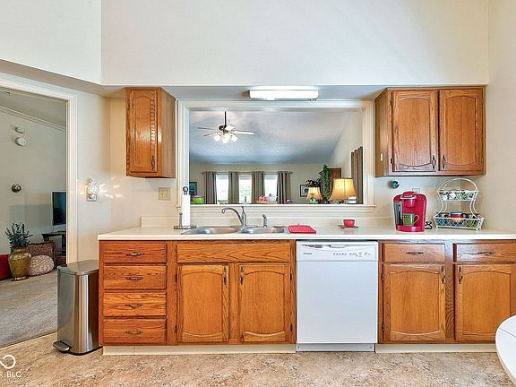 5th image of 1809 Twin Oaks Ln