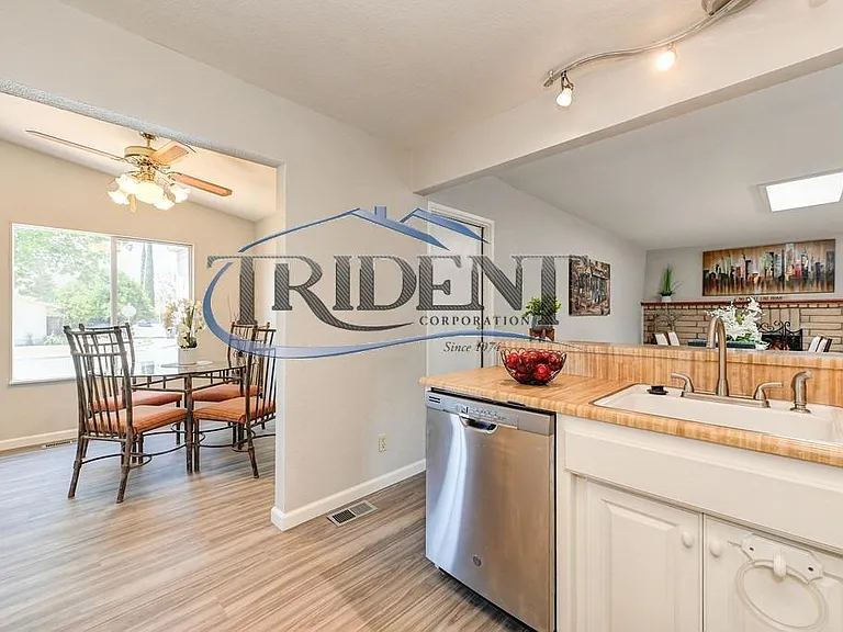 1561 Esplanade Way — Photo 7