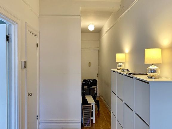 5th image of 82 Washington Pl APT 5C