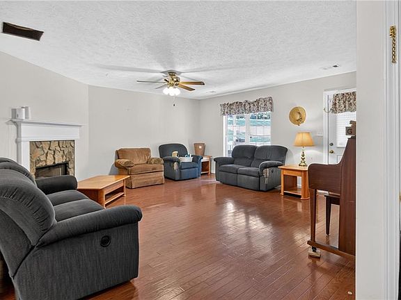 5th image of 506 Creek View Pl