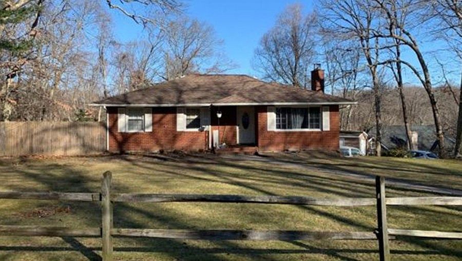 1st image of 236 Dogwood Dr