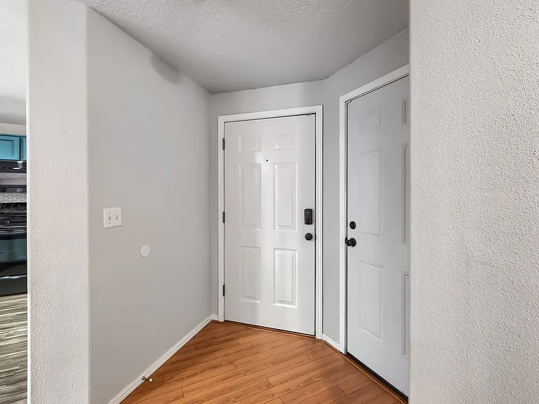 4605 SW 164th Ter — Photo 3