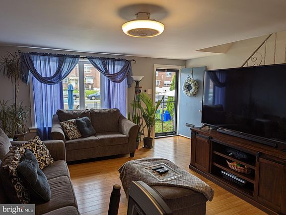 3rd image of 2147 Devereaux Ave