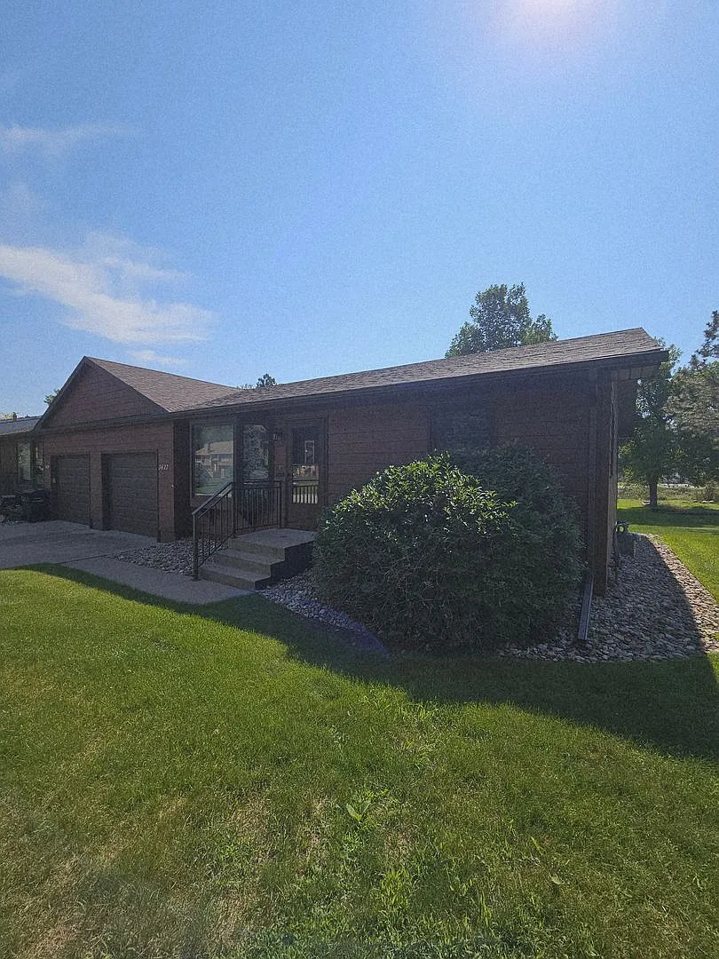 2 Bedroom | 1 Bath | Single Level | Garage | Spacious — Photo 2