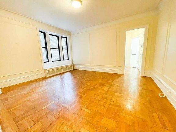 3rd image of 55 W 55th St #C5