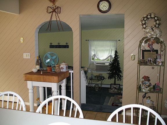 4th image of 12 Woodfern Ln