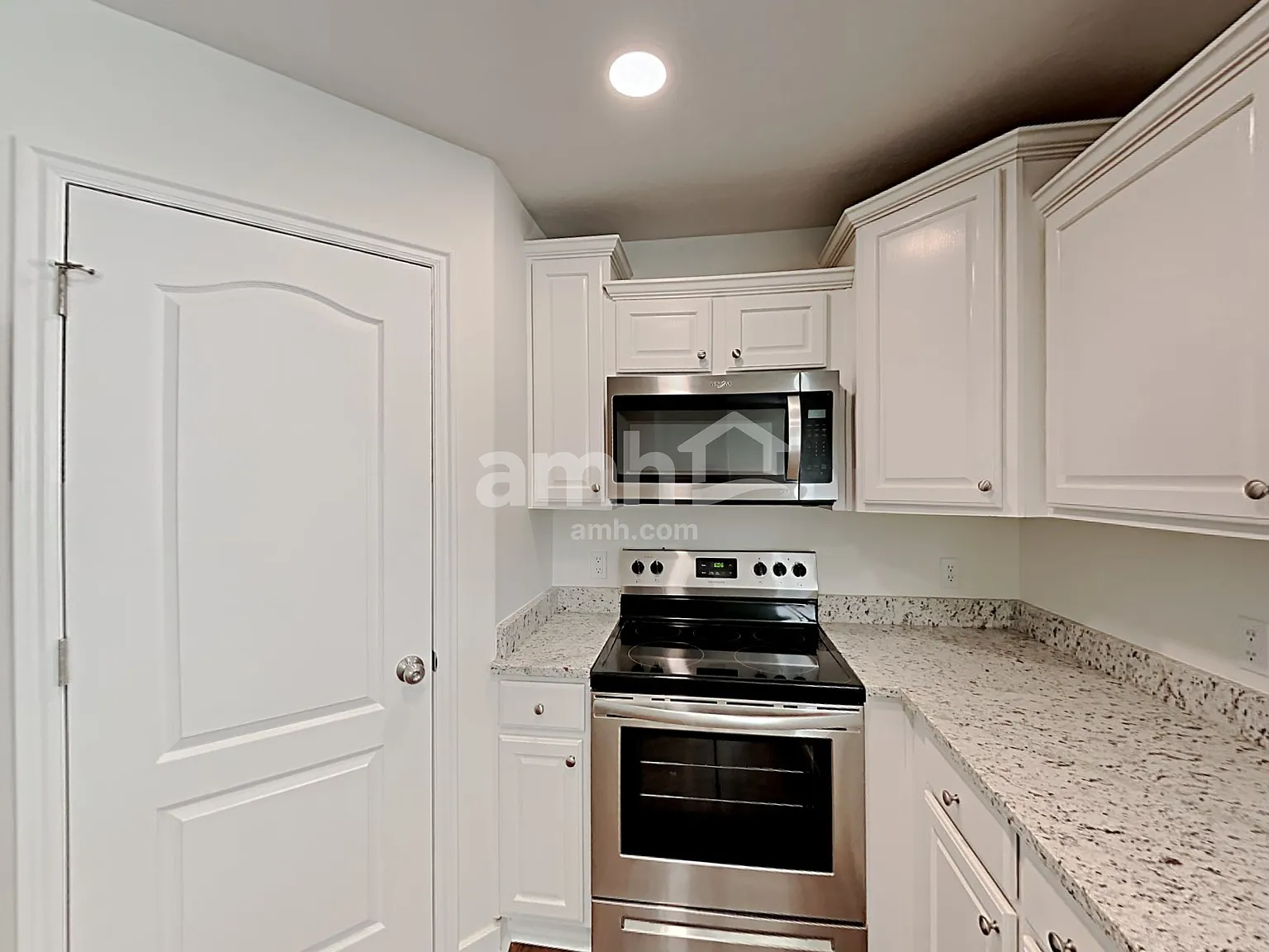 4 bed, 3.0 bath, 1934 sqft, $2,165 — Photo 3