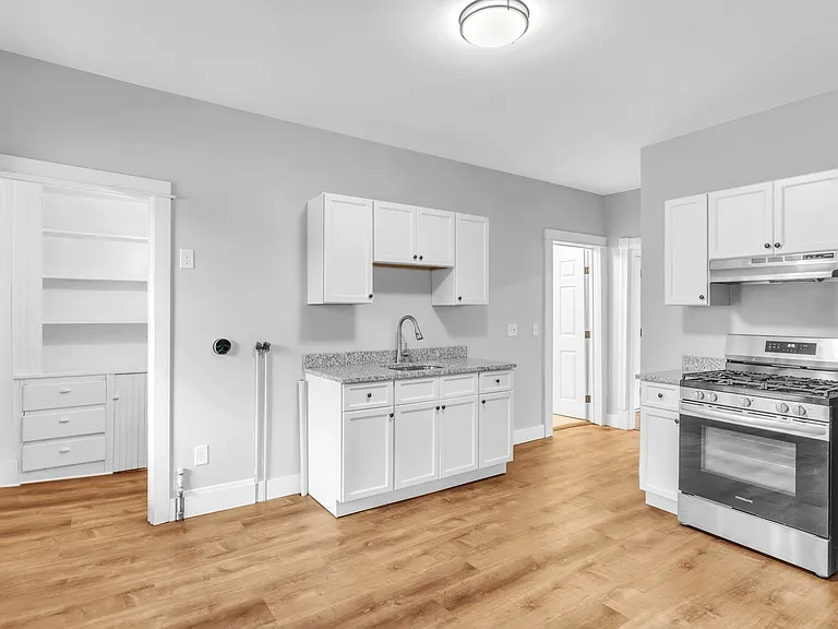 863 Chicopee St #1L — Photo 2